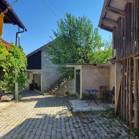 Remote Hilltop Farmhouse - 42 Km From Ljubljana Сasa de vacaciones Smartno pri Litiji