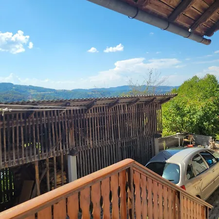 Сasa de vacaciones Remote Hilltop Farmhouse - 42 Km From Ljubljana Smartno pri Litiji