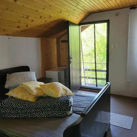 Remote Hilltop Farmhouse - 42 Km From Ljubljana Сasa de vacaciones *
